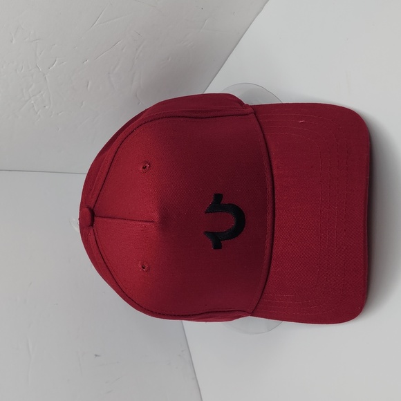 TRUE RELIGION UNISEX CAP/HAT, THE COLOR IS "RED DAHLIA" ( MAROON), ONE SIZE - Picture 1 of 11